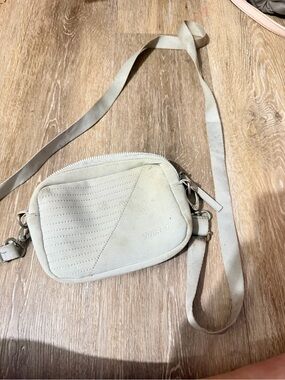VOORAY Small Crossbody Bag in Light Gray